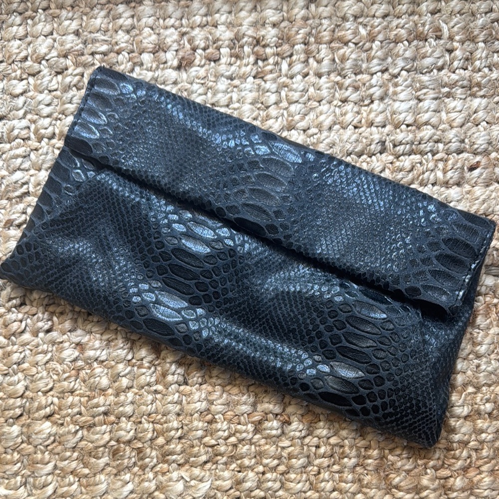 Urban Expressions Black Snake Print Clutch